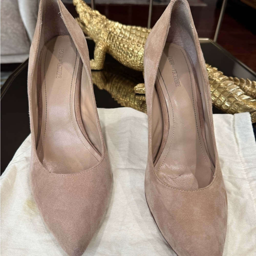 Pour La Victoire Tan Heels Classic Suede